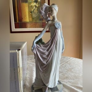 RETIRED 2001 ‘SOCIALITE OF THE 20s LLADRO’ PORCELAIN FIGURINE-Item#01005283